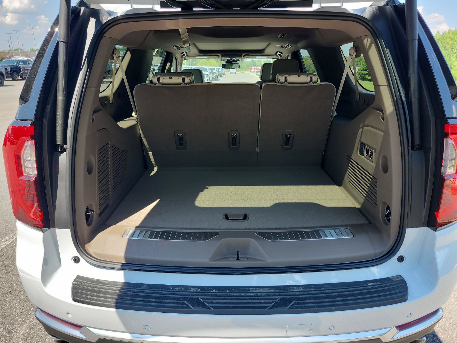 New 2026 GMC Yukon XL Denali w/ Sun & Power Step Package AWD/4WD image 8