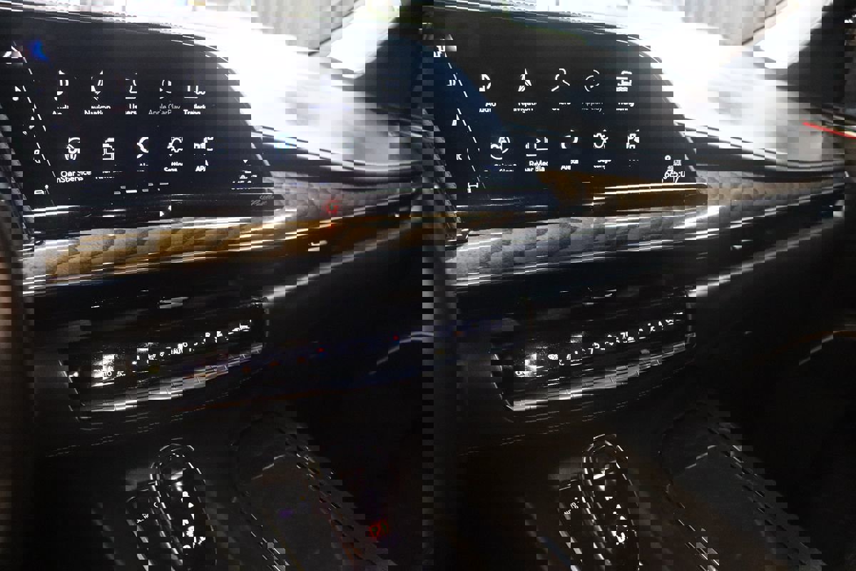 Used 2022 Cadillac Escalade Sport Platinum w/ LPO, ONYX Package image 44