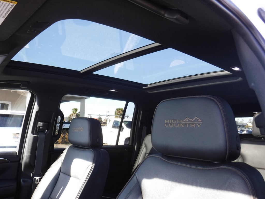 Used 2023 Chevrolet Suburban High Country image 21