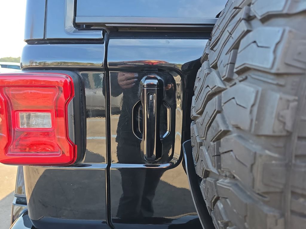 Used 2021 Jeep Wrangler Unlimited Sahara image 18