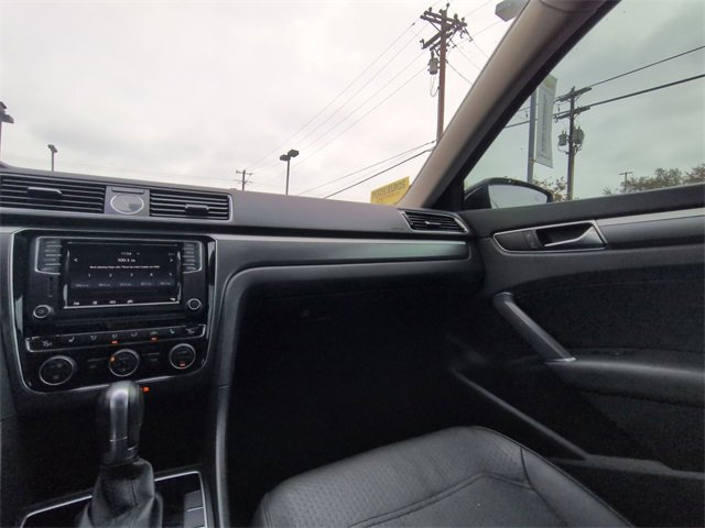 Used 2017 Volkswagen Passat 1.8T R-Line image 3