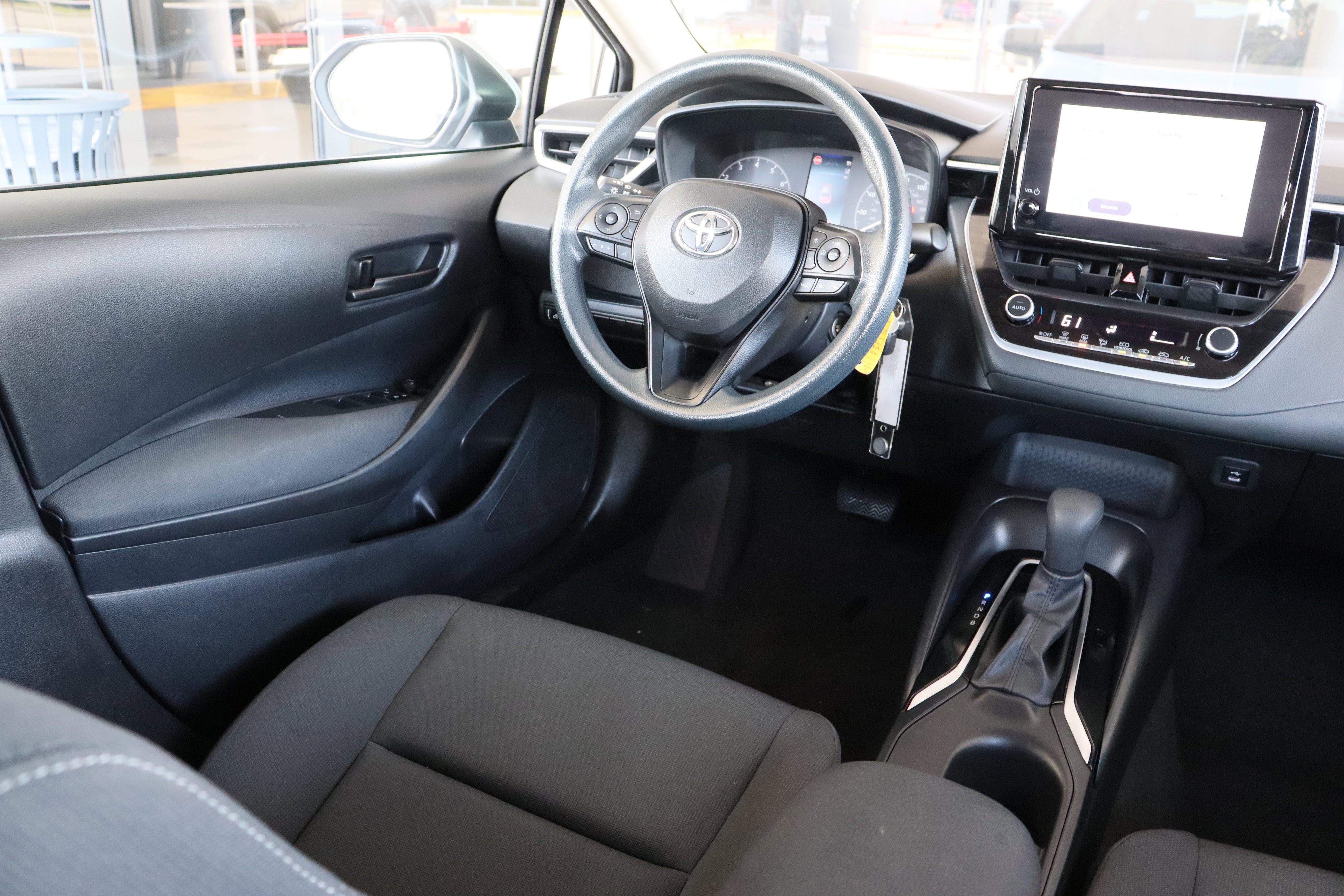 Used 2023 Toyota Corolla LE image 29