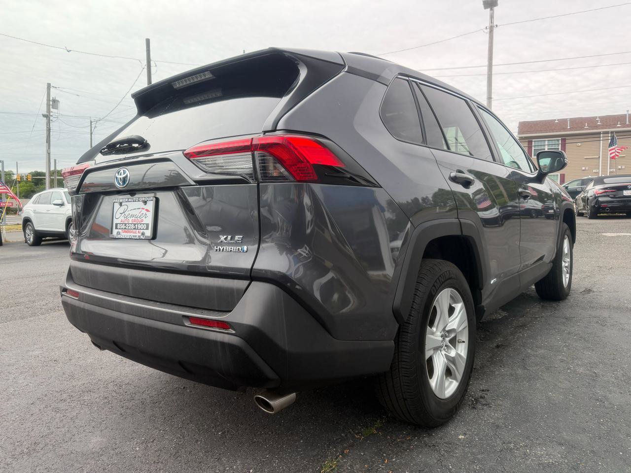 Used 2019 Toyota RAV4 XLE AWD/4WD image 4