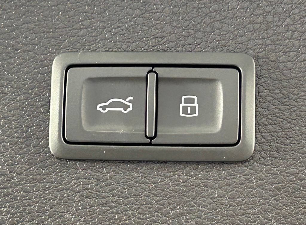 Used 2023 Audi SQ5 Prestige w/ Prestige Package AWD/4WD image 16