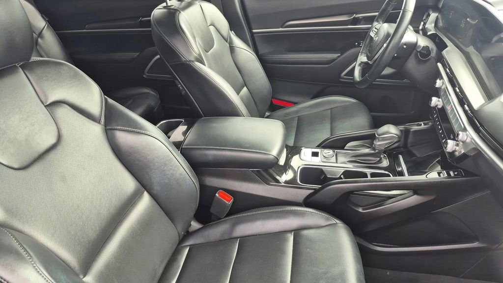 Certified 2025 Kia Telluride S image 19