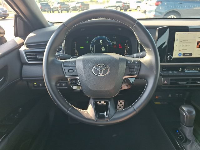 Used 2025 Toyota Camry SE FWD image 19