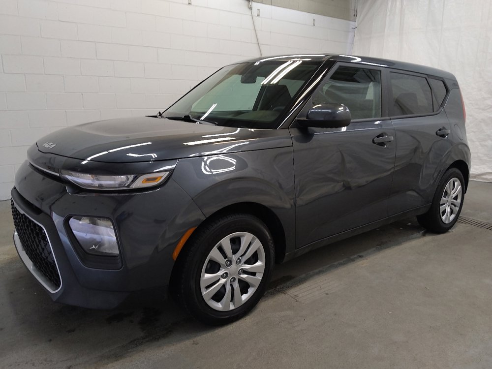 Used 2022 Kia Soul LX image 2