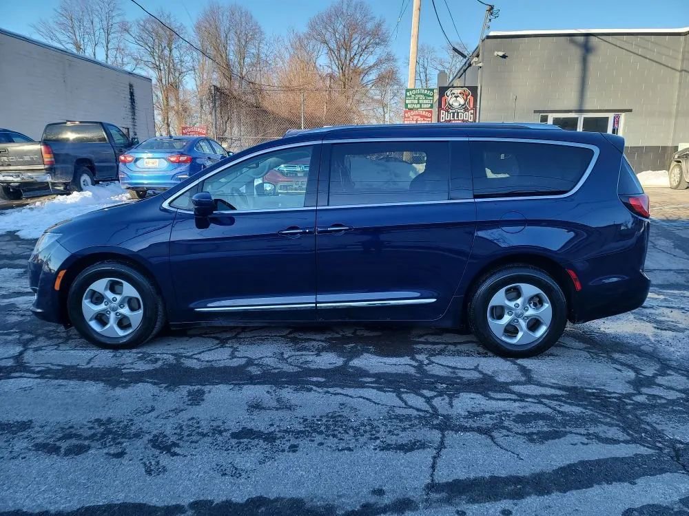 Used 2017 Chrysler Pacifica Touring-L Plus image 8