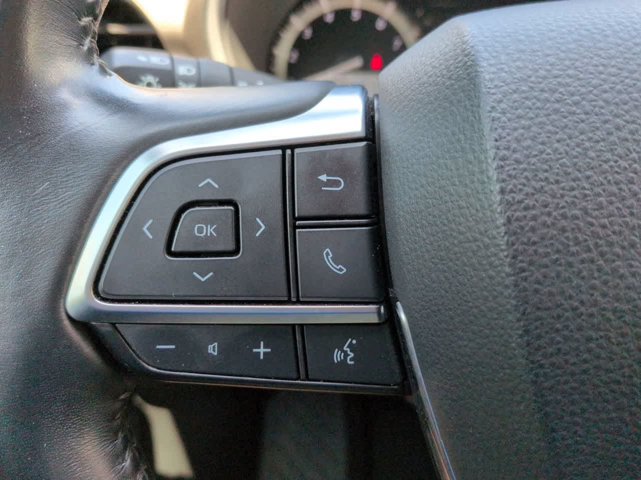Certified 2021 Toyota Highlander XLE FWD image 25