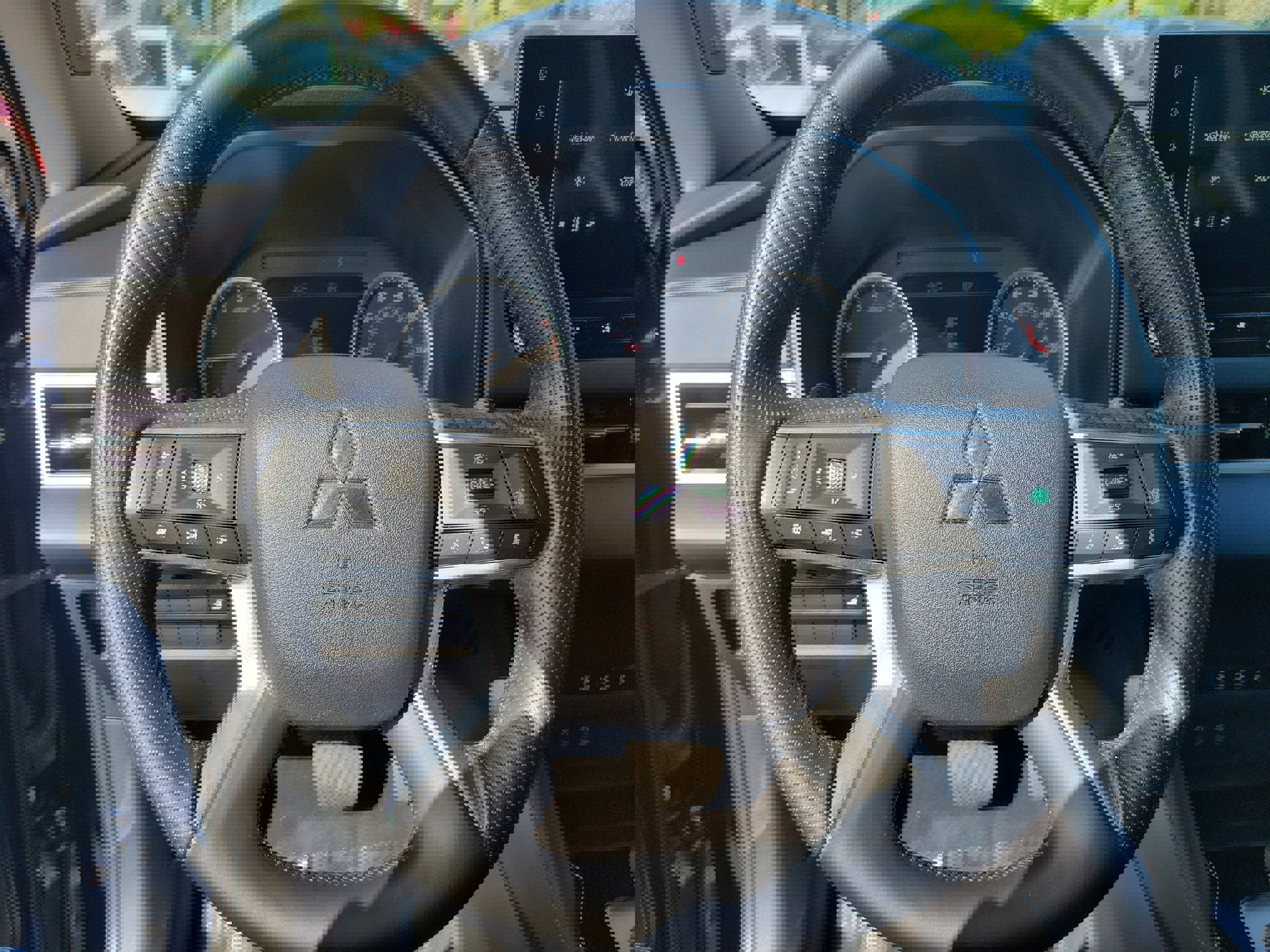 Used 2025 Mitsubishi Outlander AWD image 13