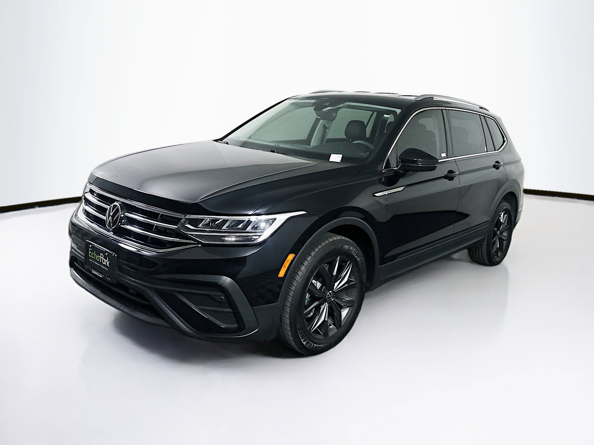 Used 2022 Volkswagen Tiguan SE image 3