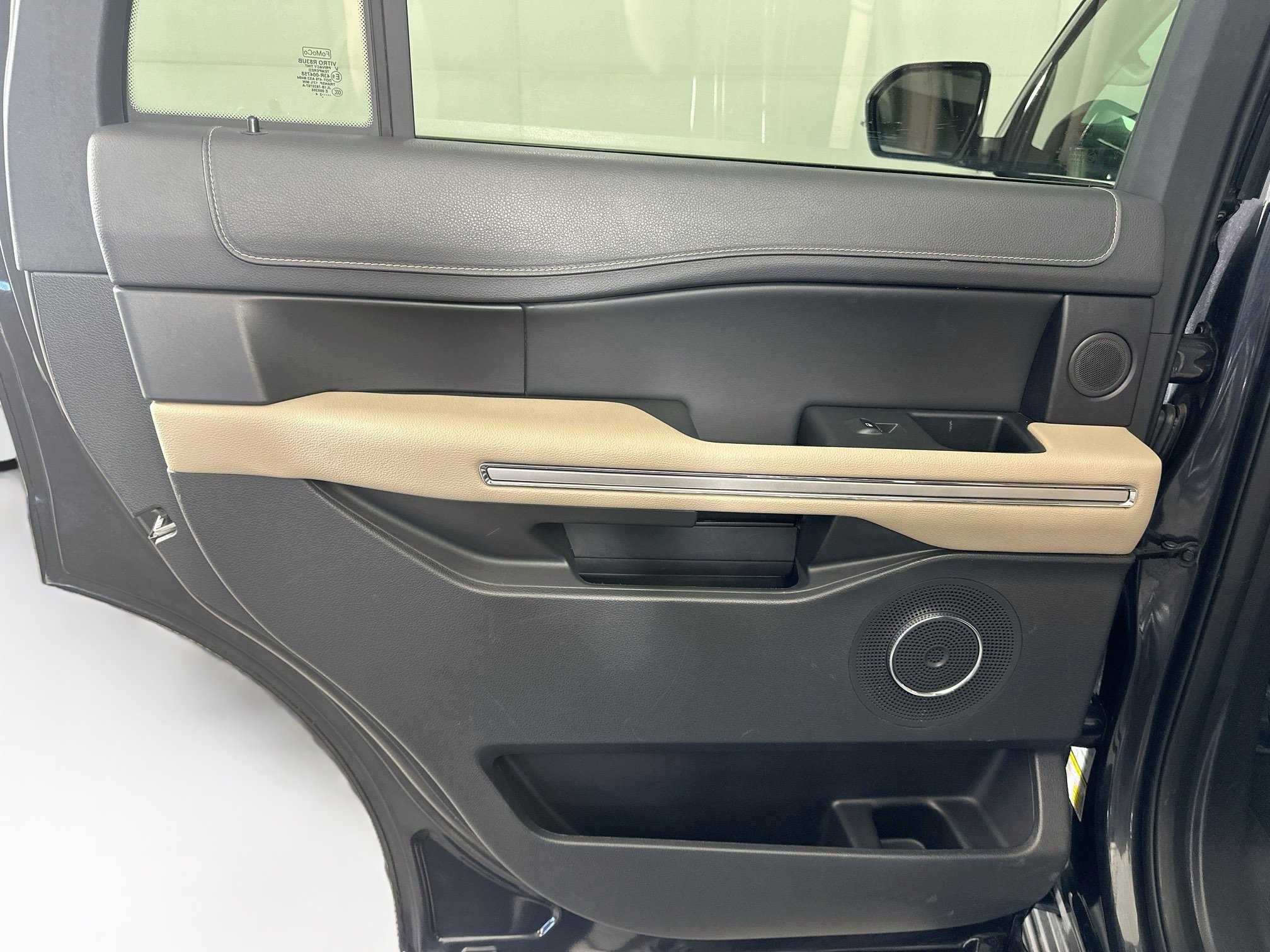 Used 2024 Ford Expedition Limited RWD image 27
