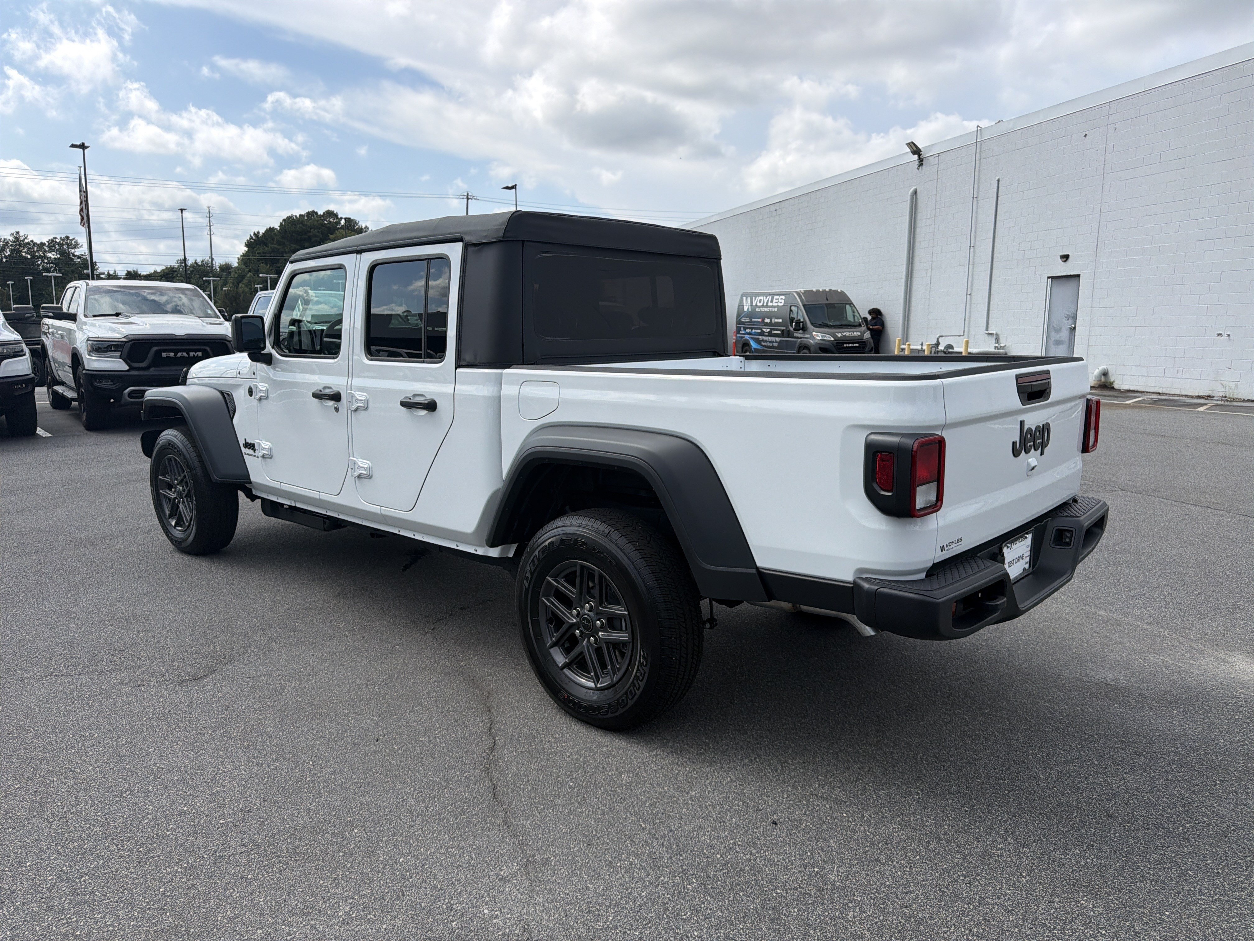 New 2027 Jeep Gladiator Sport AWD/4WD image 6
