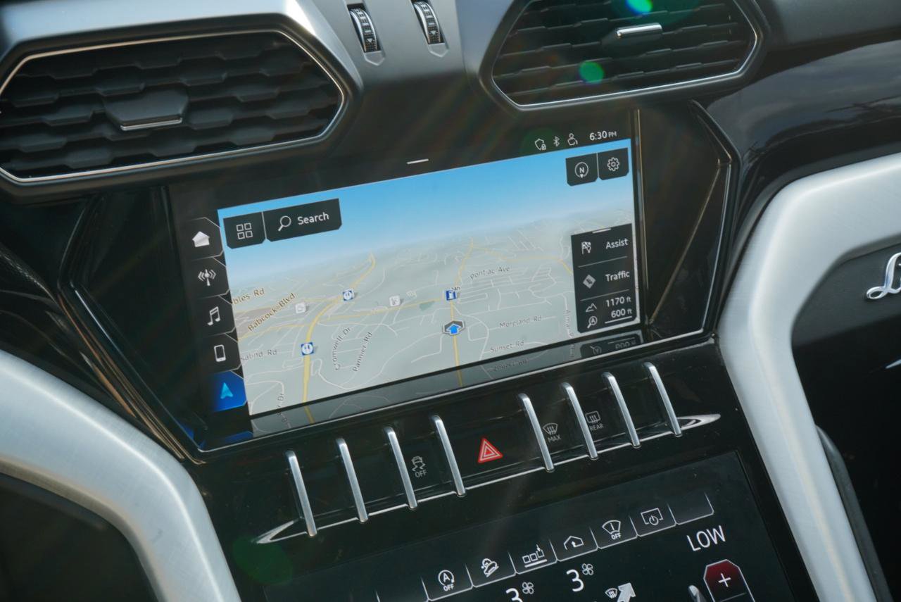 Used 2020 Lamborghini Urus AWD/4WD image 39