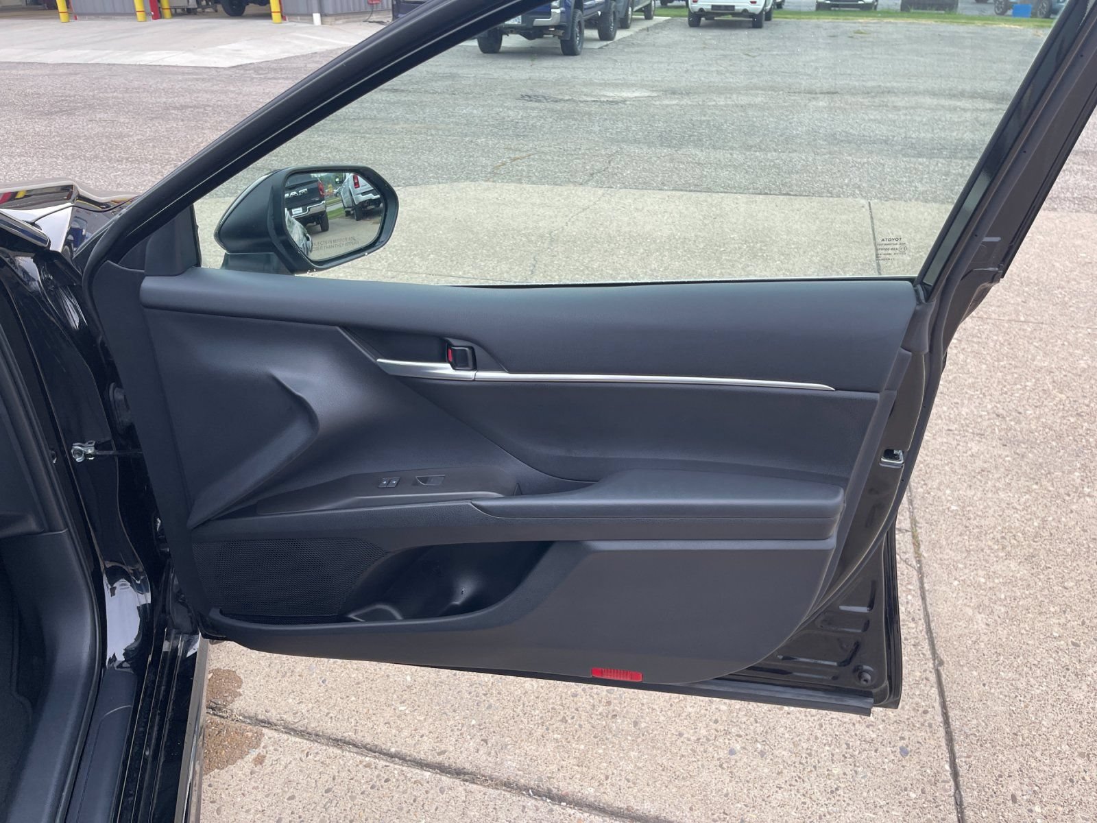 Used 2023 Toyota Camry SE w/ Audio Upgrade Package FWD image 18