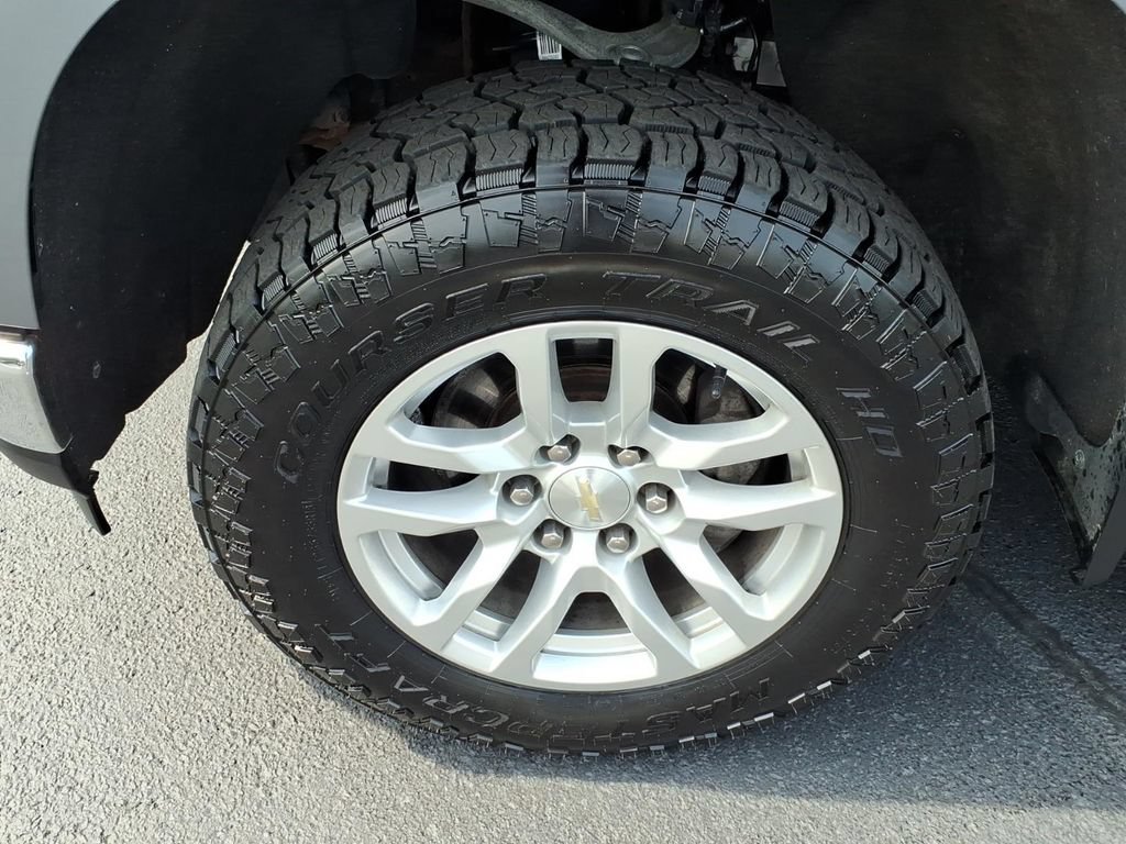 Used 2021 Chevrolet Silverado 1500 LT w/ Z71 Off-Road Package AWD/4WD image 9