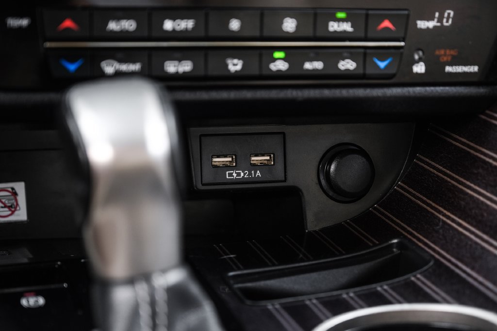 Used 2021 Lexus RX 450h AWD w/ Luxury Package image 26
