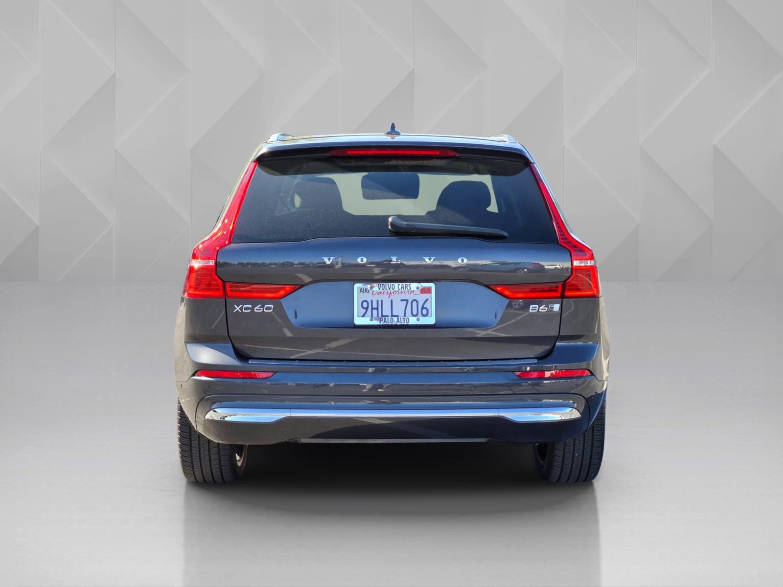 Certified 2023 Volvo XC60 B6 Ultimate w/ Protection Package Premier AWD/4WD image 5
