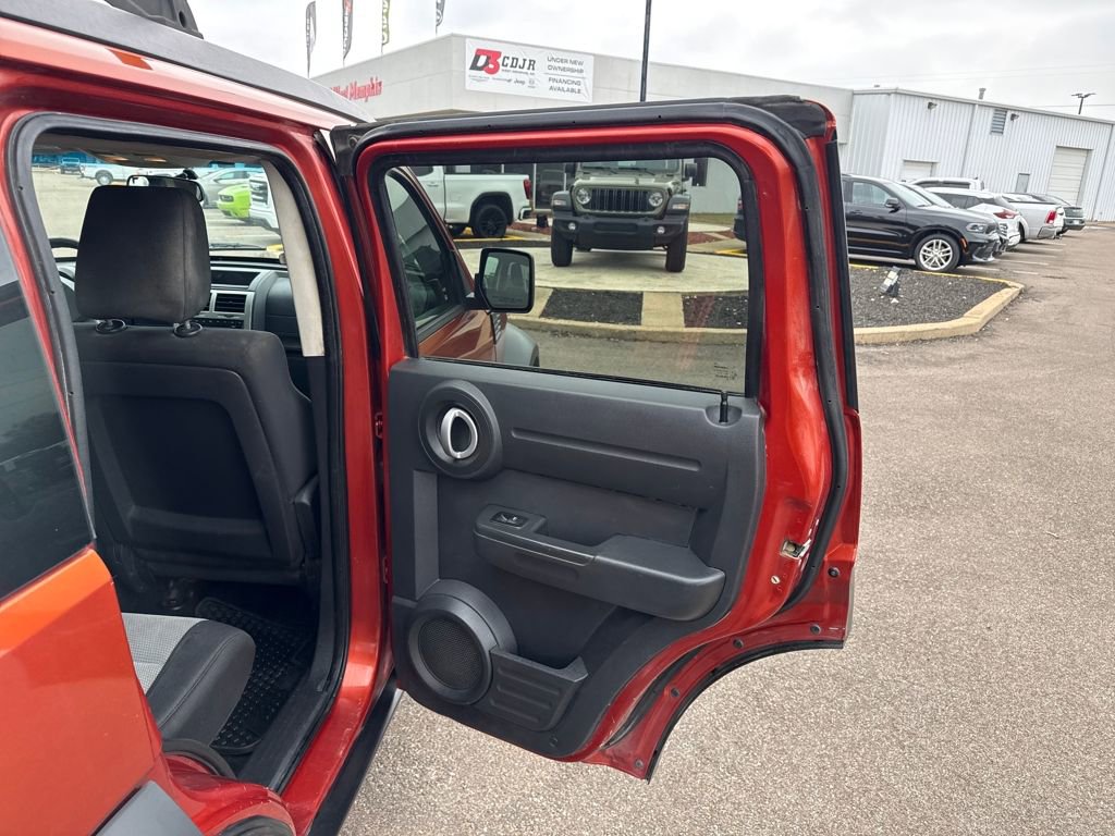 Used 2007 Dodge Nitro SXT image 17