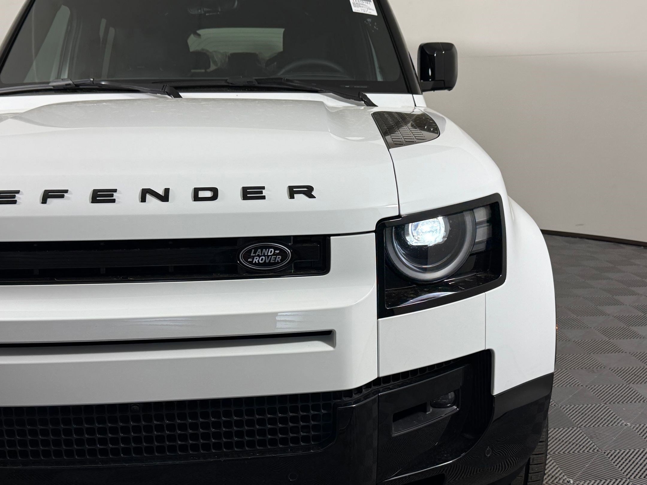 New 2026 Land Rover Defender 130 X-Dynamic SE image 11