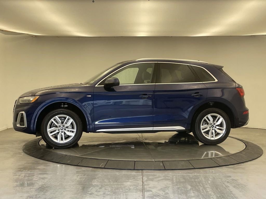 Used 2023 Audi Q5 2.0T Premium w/ Convenience Package AWD/4WD image 2