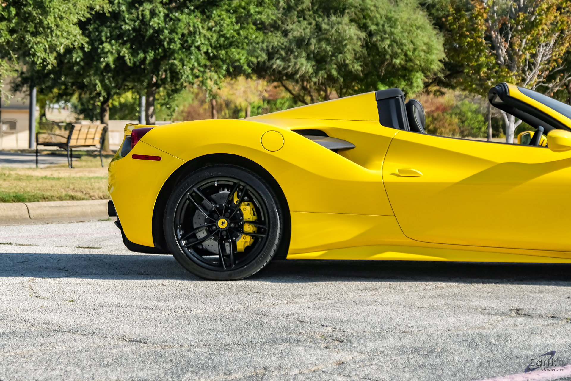 Used 2018 Ferrari 488 Spider RWD image 32