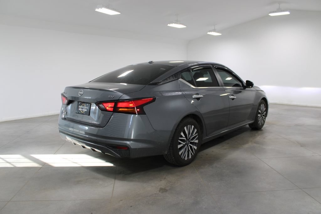Used 2024 Nissan Altima 2.5 SV FWD image 11