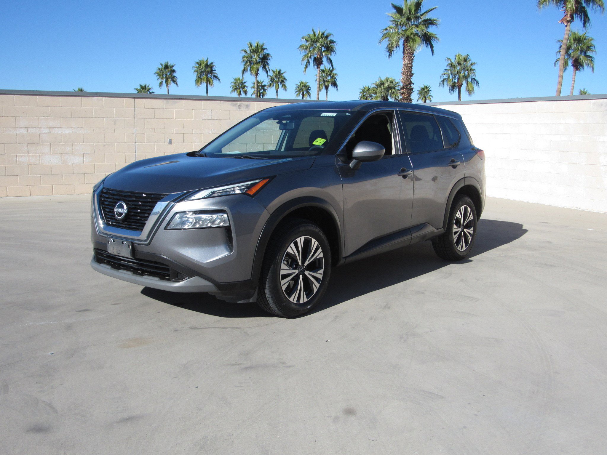 Used 2023 Nissan Rogue SV image 1