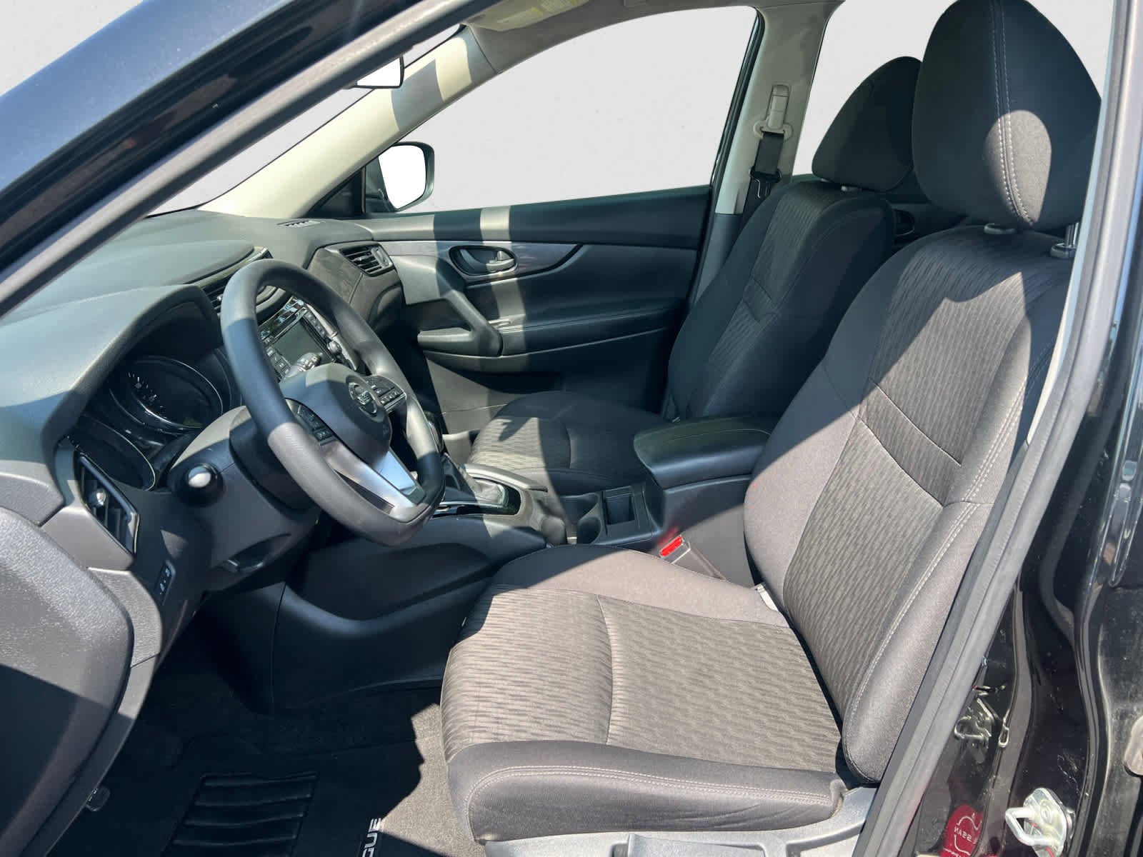 Used 2020 Nissan Rogue S FWD image 16