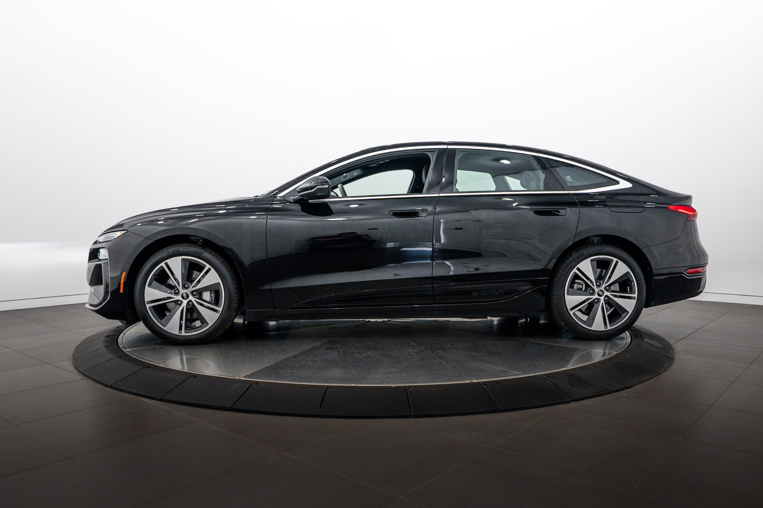 Certified 2025 Audi A6 e-tron Premium Plus w/ Premium Plus AWD/4WD image 6