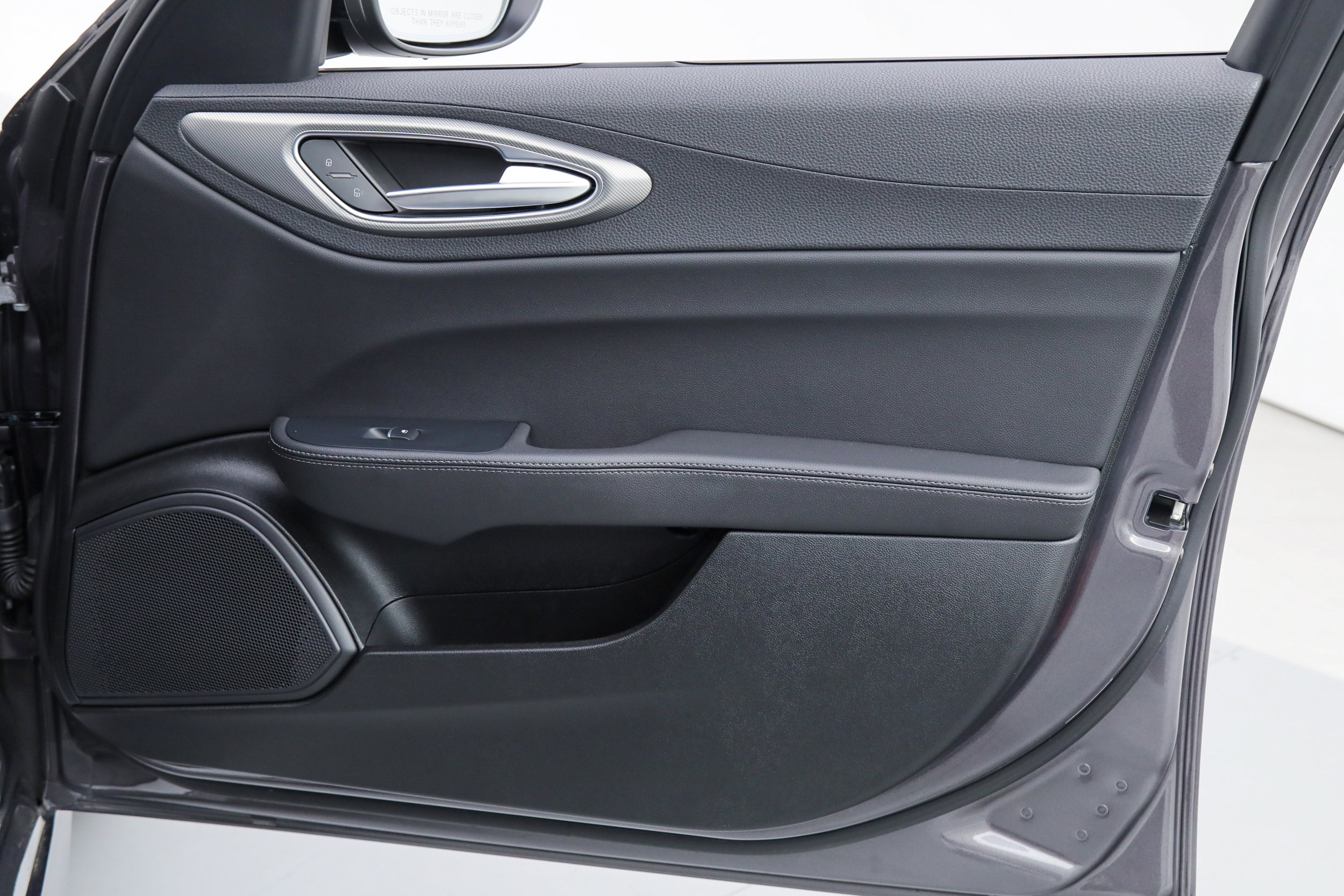 Used 2025 Alfa Romeo Giulia w/ Driving Assist Package image 13