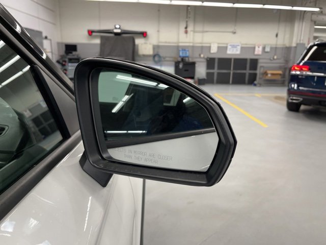 New 2026 Volkswagen Taos SE image 7