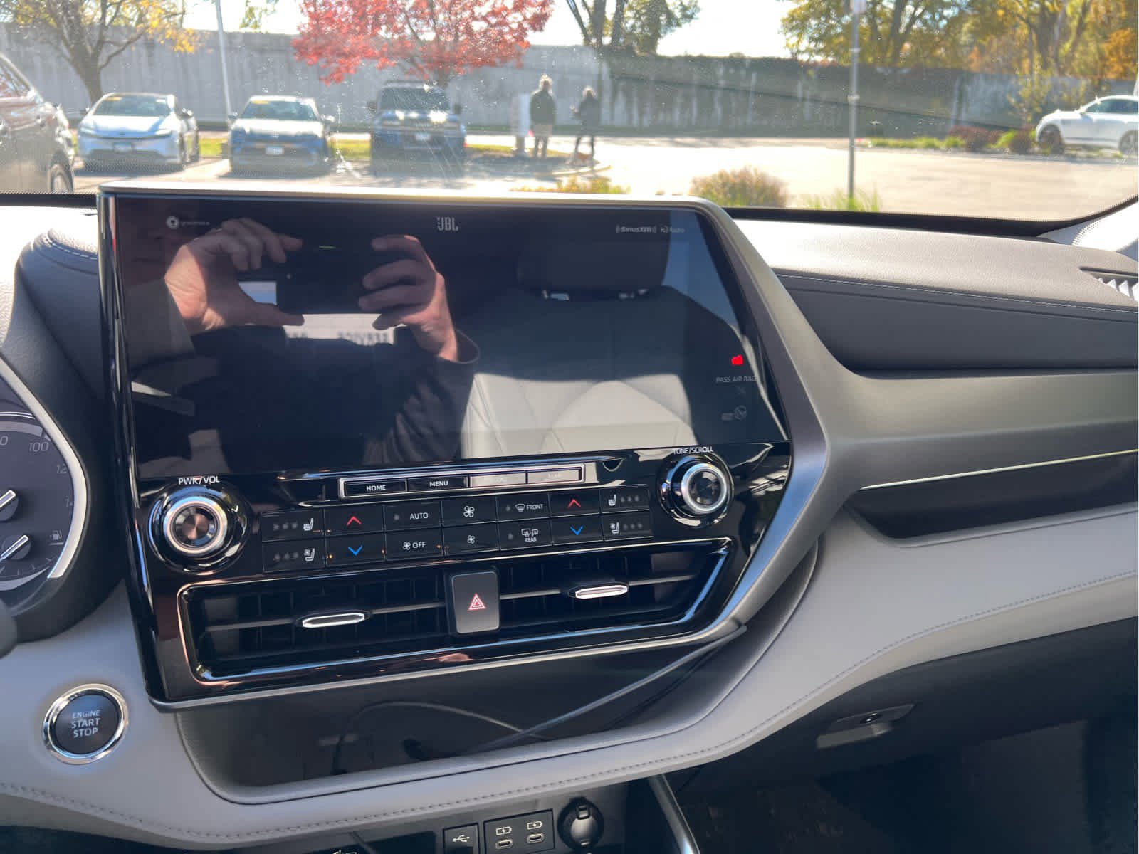 Used 2022 Toyota Highlander Limited image 8