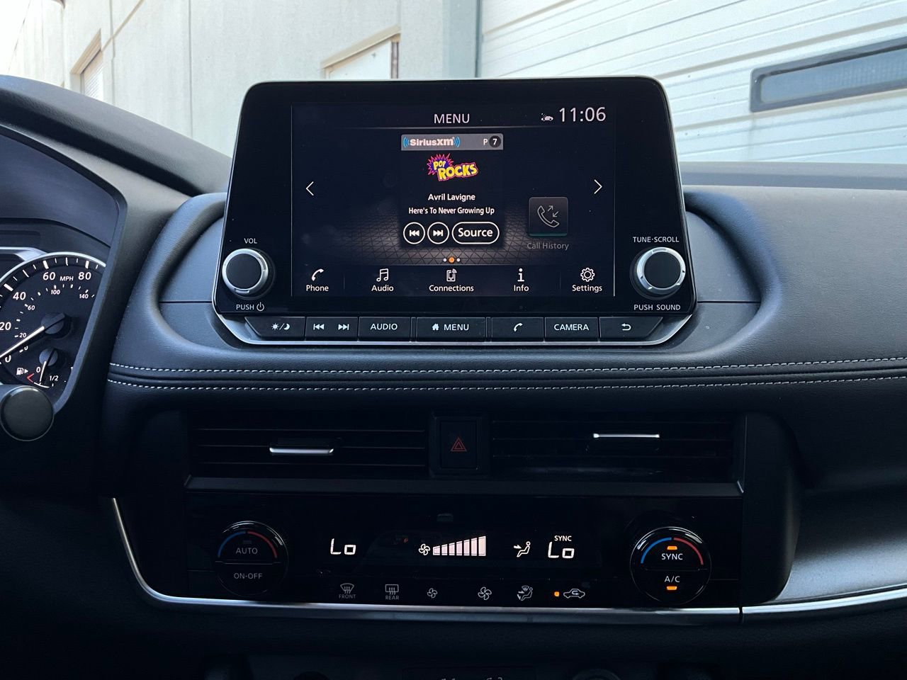 Used 2025 Nissan Rogue SV FWD image 27