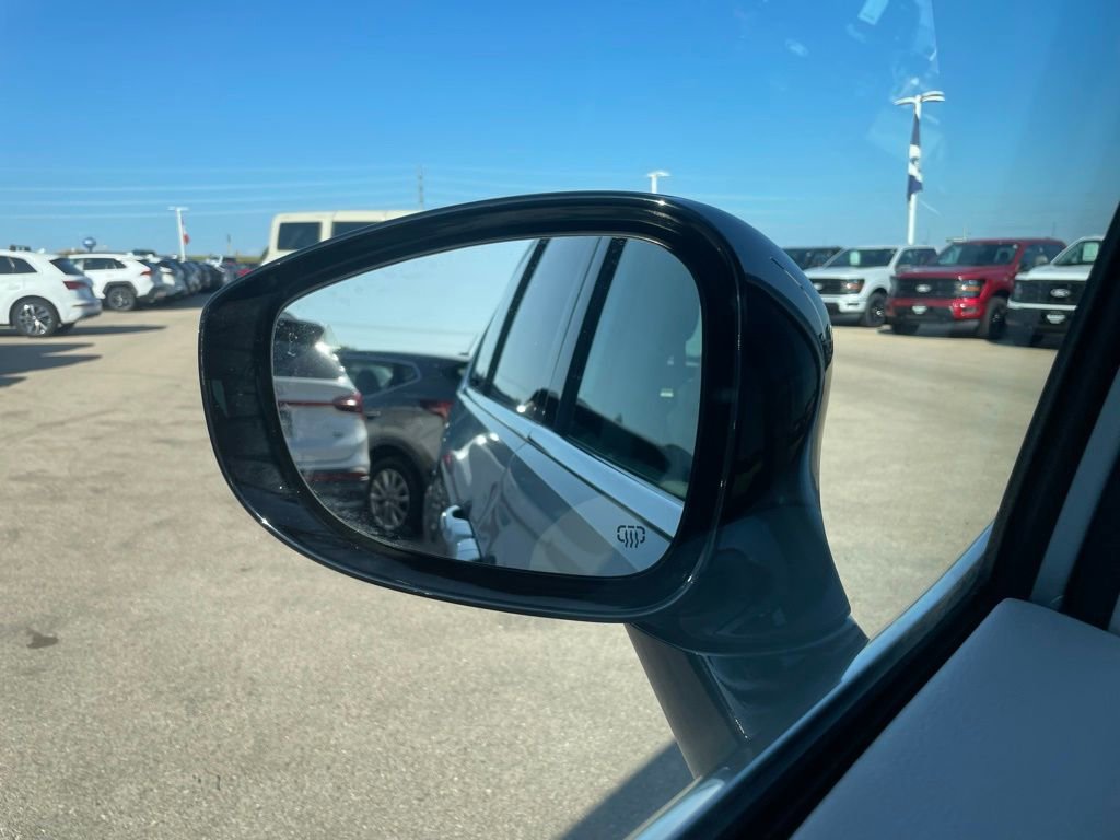 Used 2024 Chrysler Pacifica Touring-L image 40