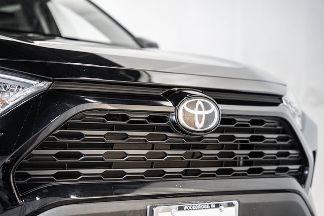 Used 2020 Toyota RAV4 XLE Premium image 10