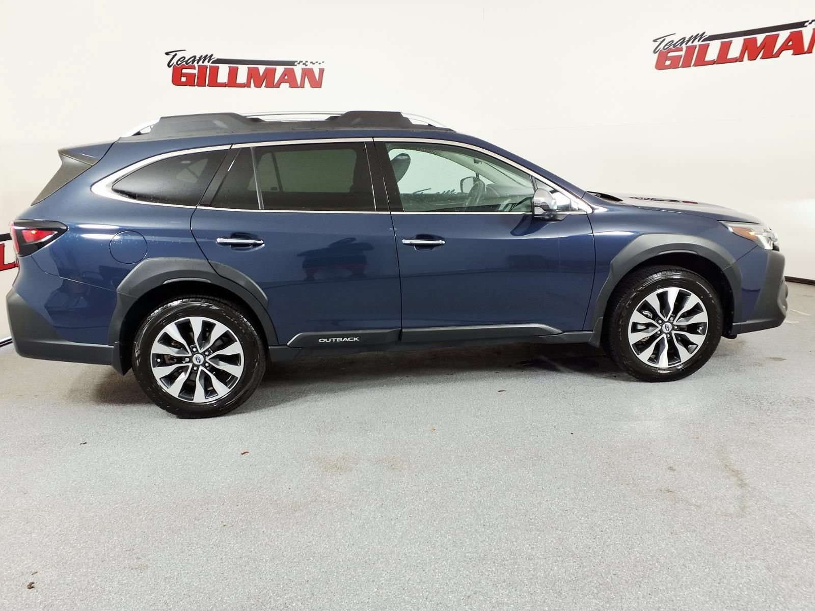 Certified 2023 Subaru Outback Touring AWD/4WD image 3