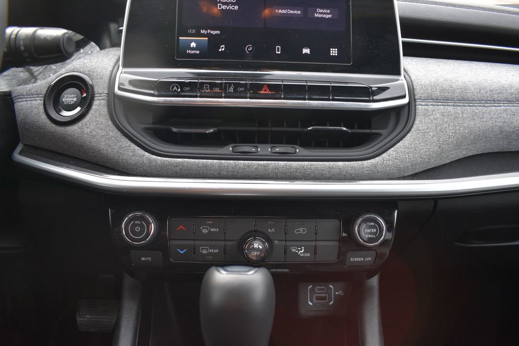 Used 2025 Jeep Compass Latitude image 16