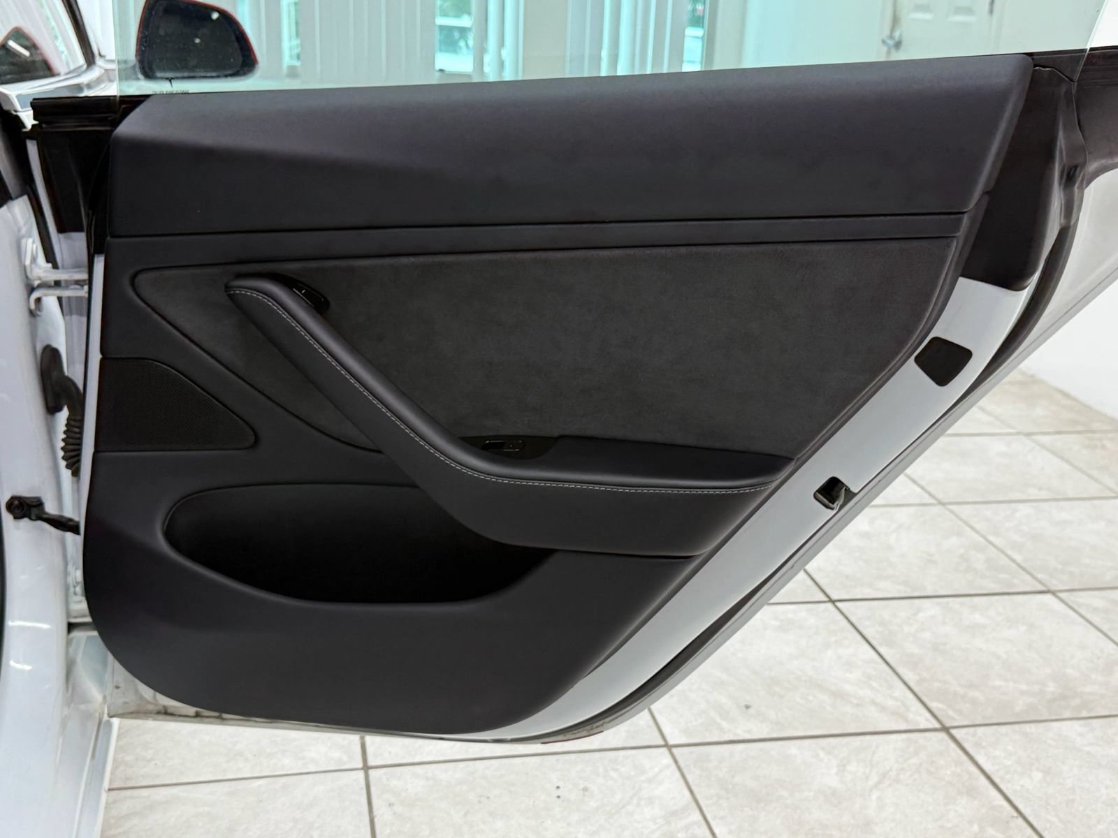 Used 2018 Tesla Model 3 Long Range RWD image 16