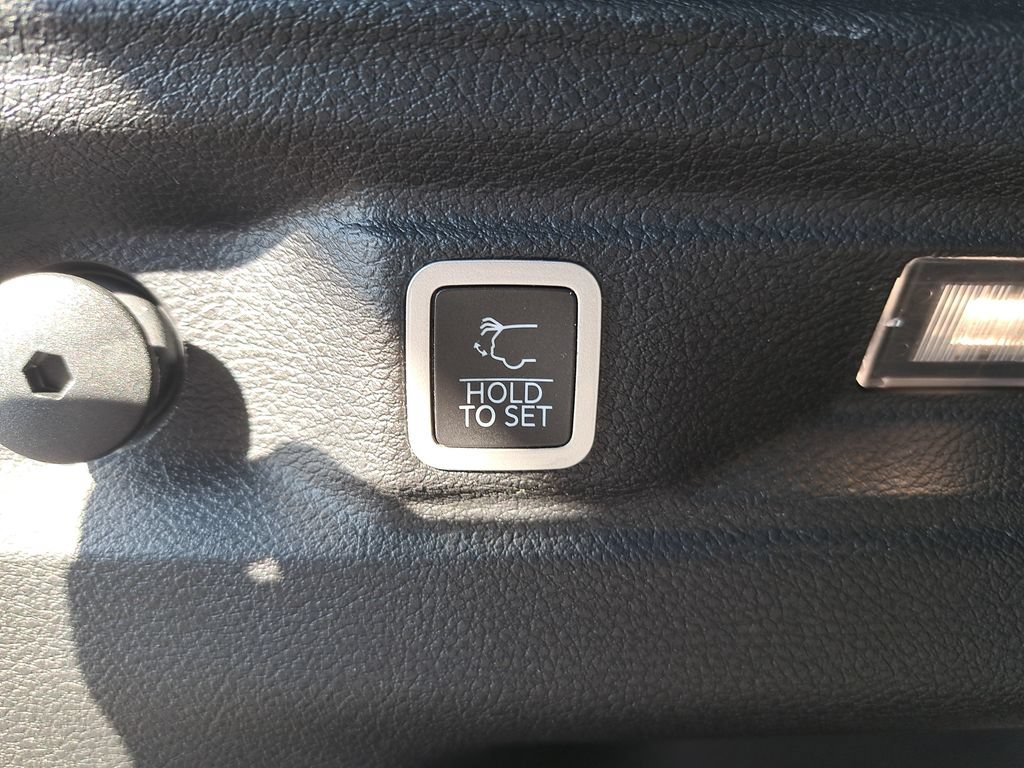 Certified 2023 Jeep Grand Cherokee L Limited AWD/4WD image 15