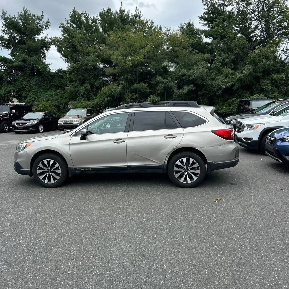 Used 2017 Subaru Outback 2.5i Limited AWD/4WD image 3