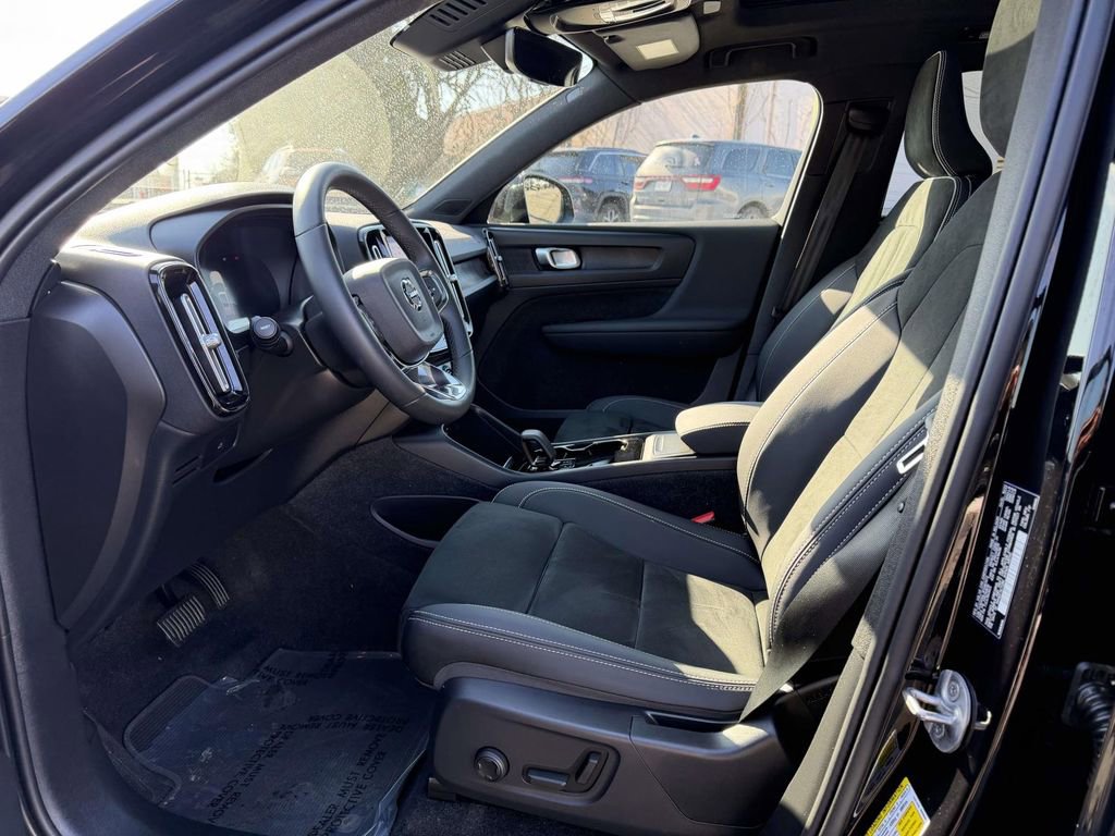 Used 2023 Volvo XC40 Recharge Plus image 15