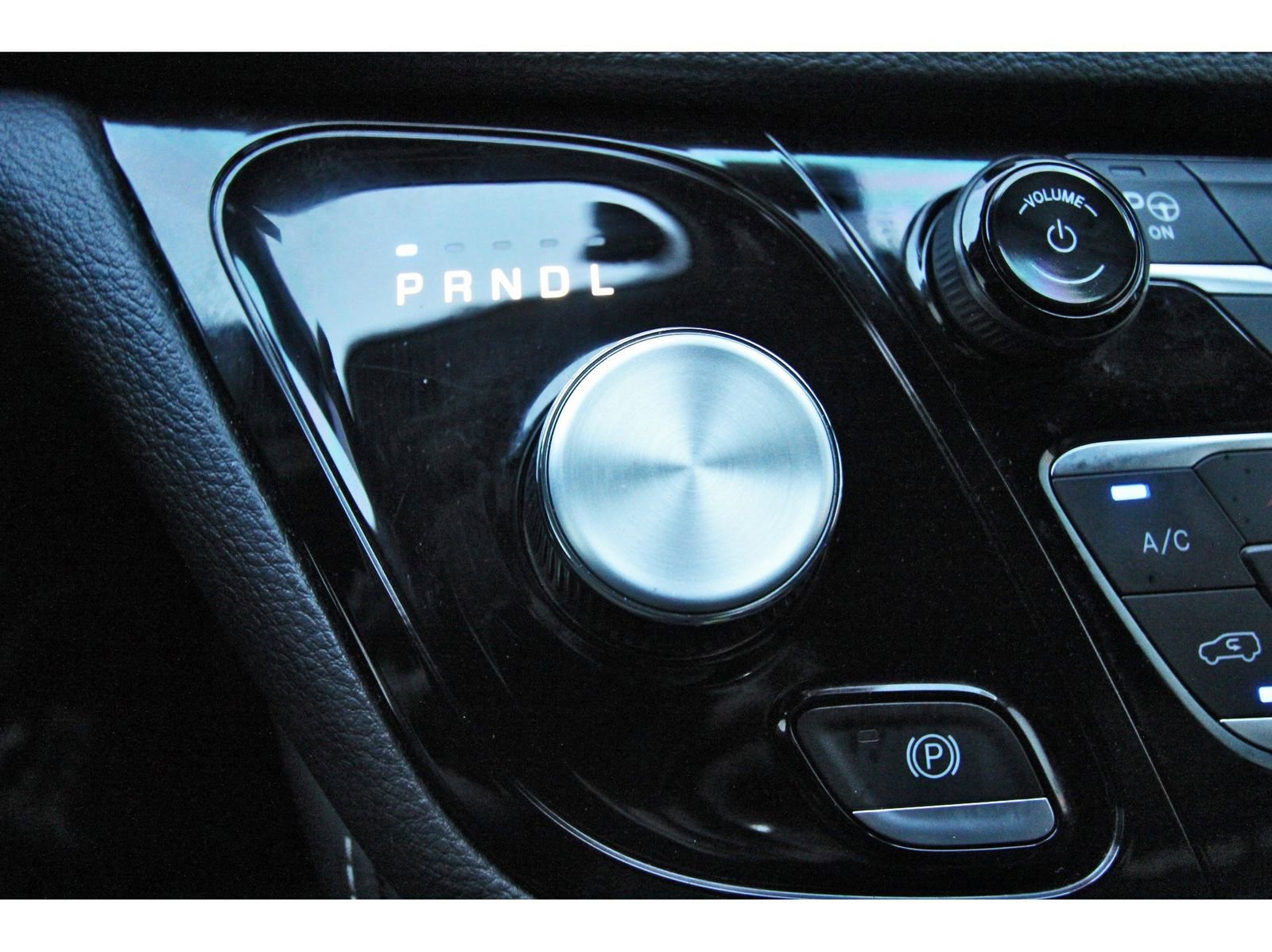 Used 2024 Chrysler Pacifica Premium image 29