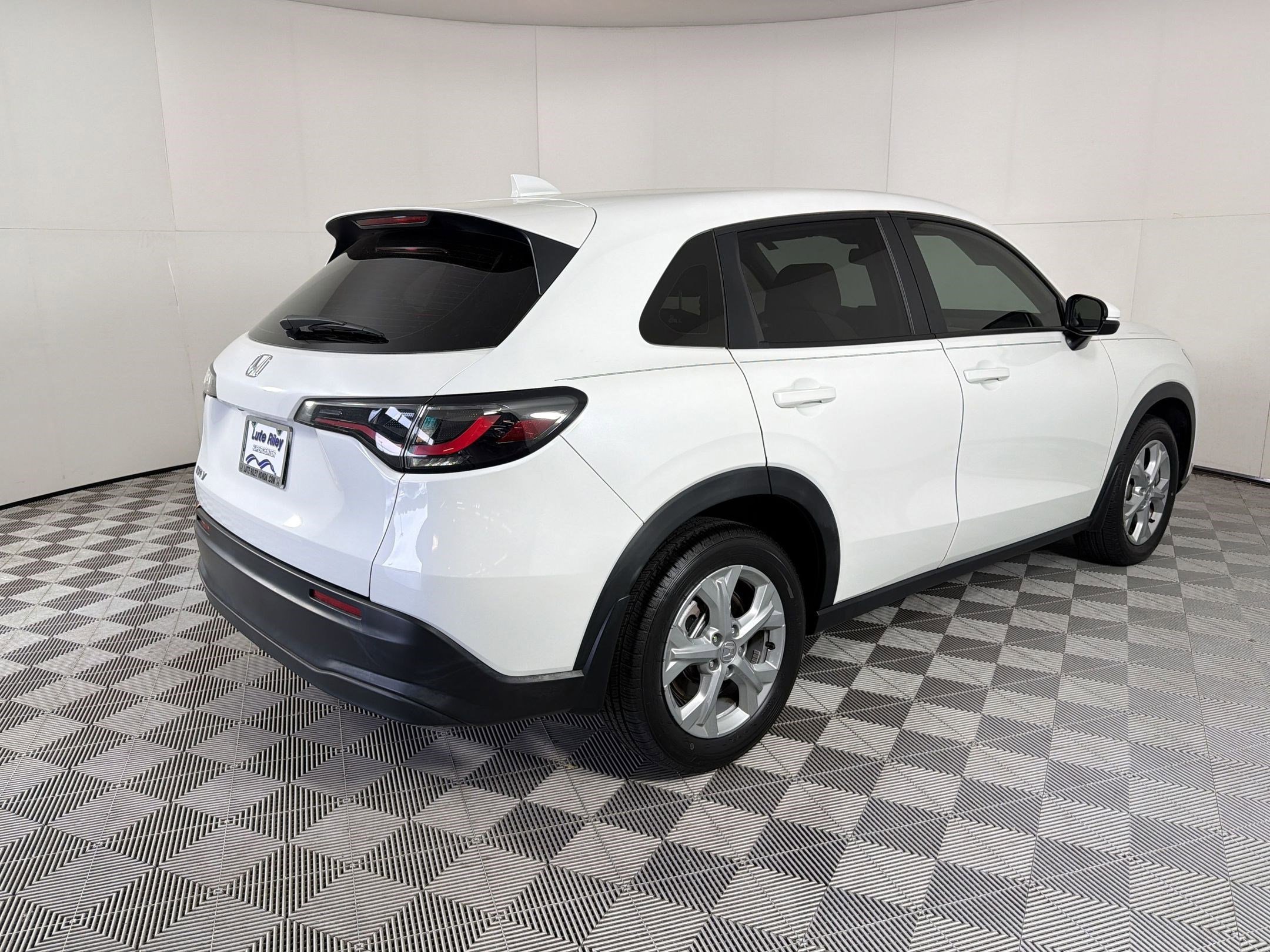 Certified 2024 Honda HR-V LX image 9