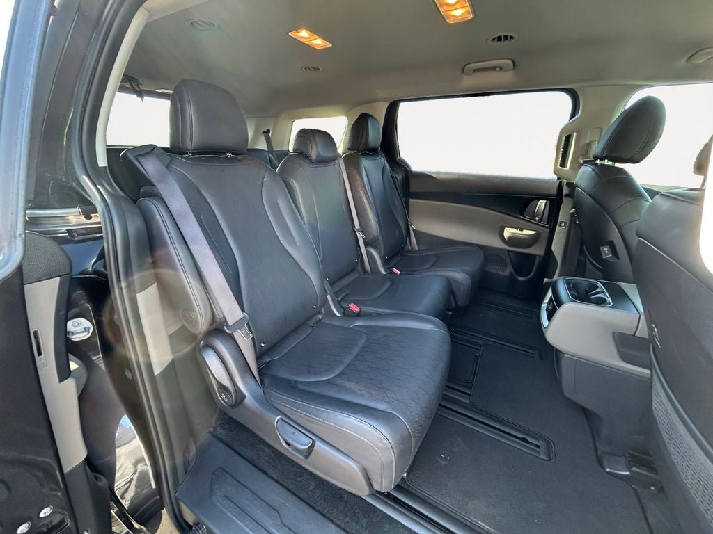 Used 2025 Kia Carnival FWD image 23