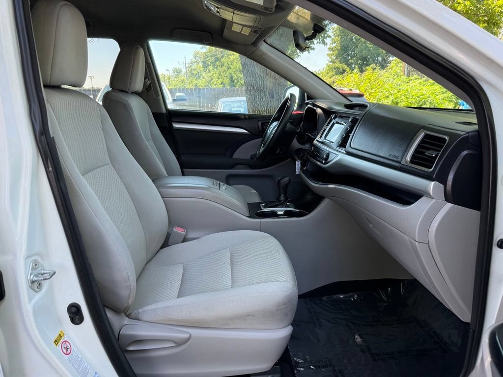 Used 2016 Toyota Highlander LE AWD/4WD image 21