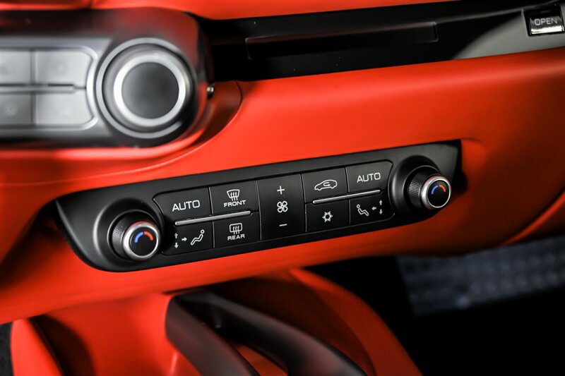 Used 2019 Ferrari 812 Superfast RWD image 32
