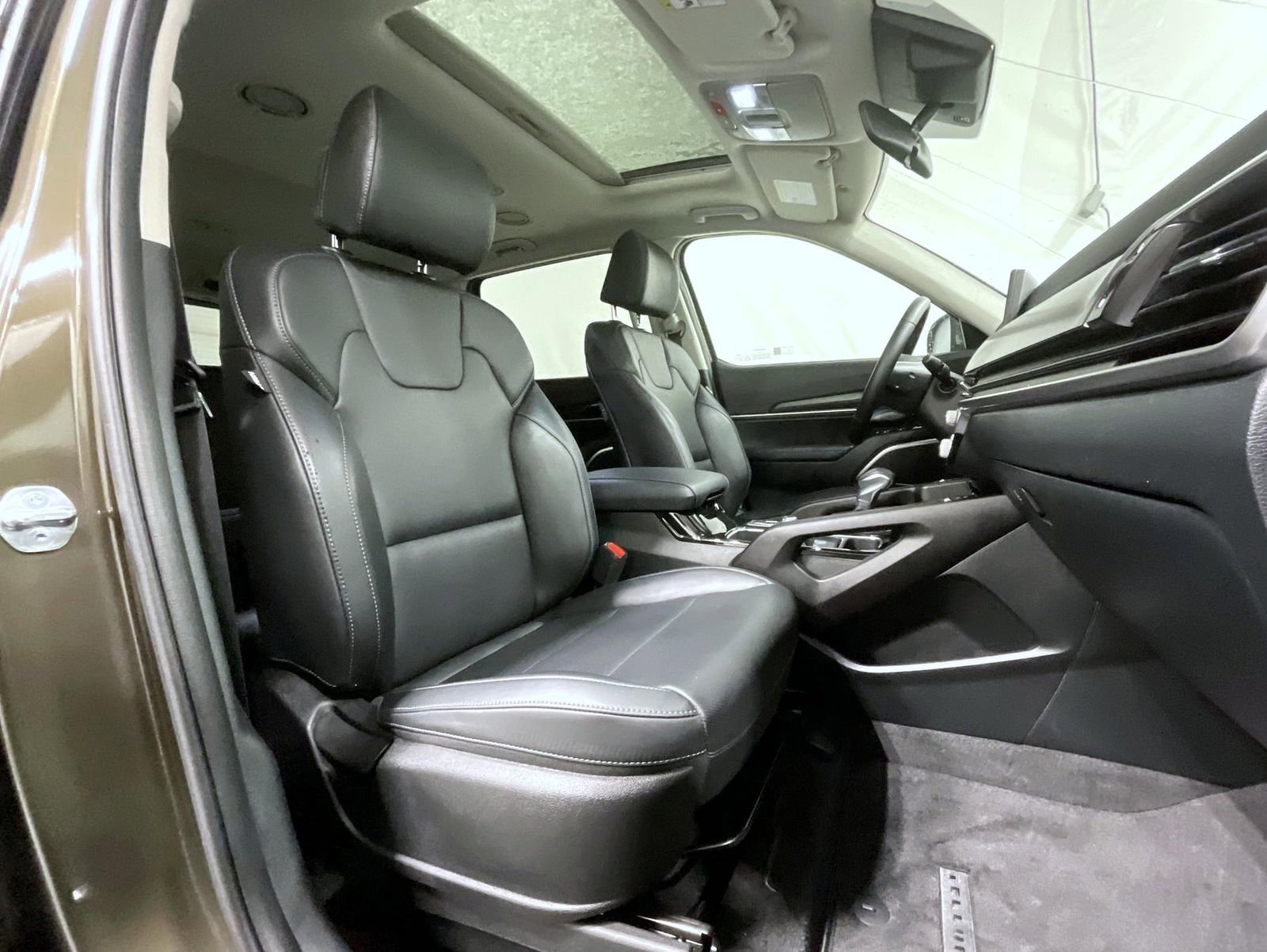 Used 2025 Kia Telluride S AWD/4WD image 16