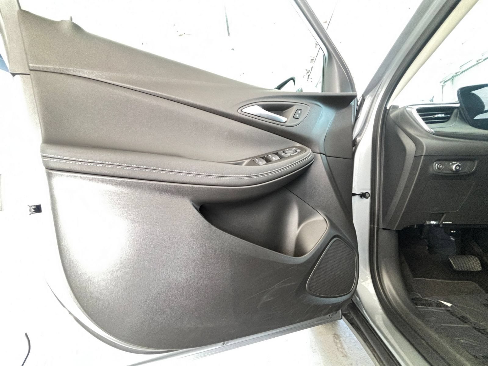 Used 2025 Nissan Sentra SV FWD image 18