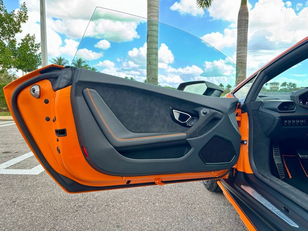 Used 2024 Lamborghini Huracan Sterrato image 17